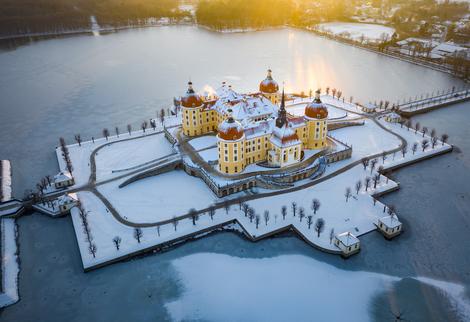Luftansicht Schloss Moritzburg im Winter