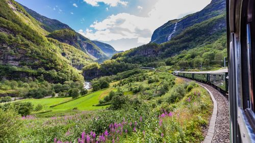 Norwegen Rundreise: Fjorde, Fjells und Küsten mit Schiff, Zug und Bus entdecken