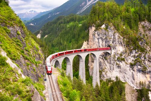 Mit den Alpenzügen von den Alpen an die Côte d‘Azur