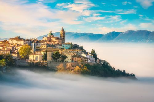 Umbrien und San Marino erleben – Kultur, Kulinarik und bezaubernde Bergdörfer